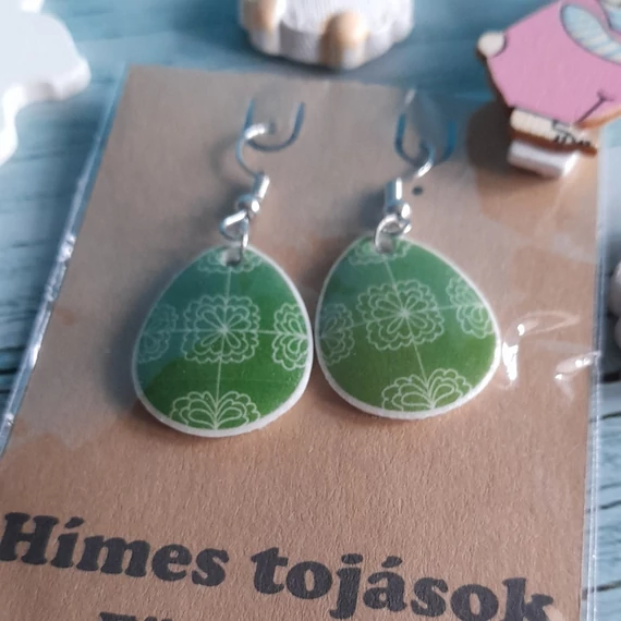 Egyedi hímes tojás fülbevaló - zöld rózsás minta