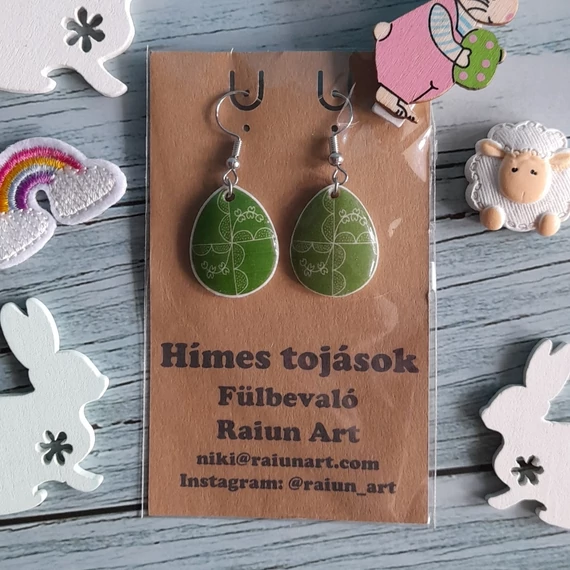 Egyedi hímes tojás fülbevaló - zöld gyöngyvirágos minta
